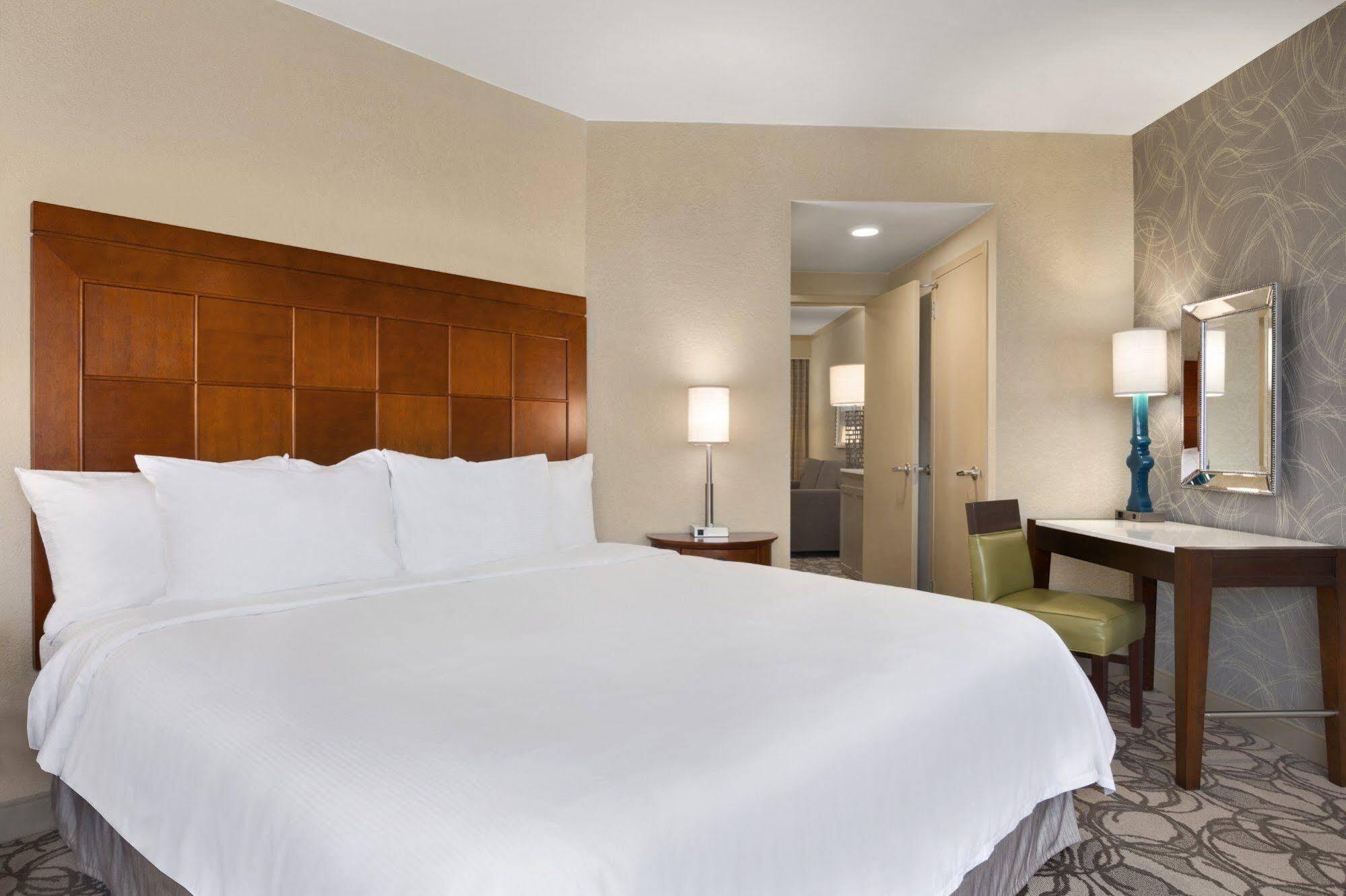 Embassy Suites Amarillo Downtown Ngoại thất bức ảnh
